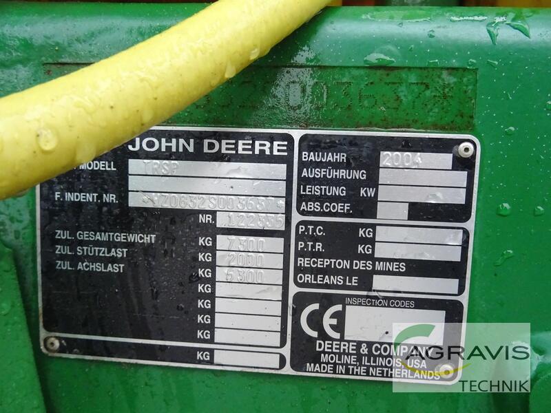 John Deere 832 2